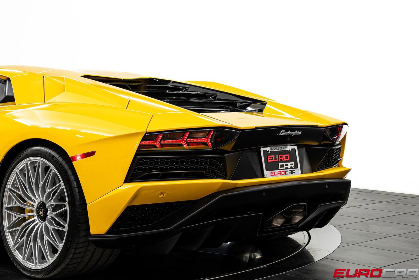 Used 2018 Lamborghini Aventador S image 18