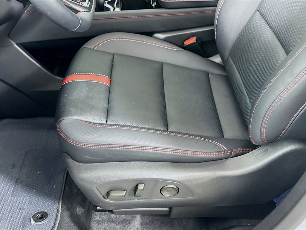 Used 2024 Chevrolet Traverse RS image 20