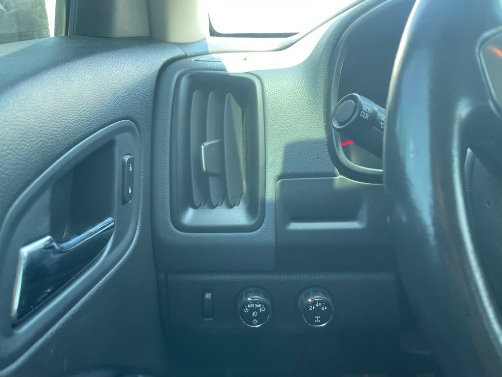 Used 2015 Chevrolet Colorado Z71 AWD/4WD image 12