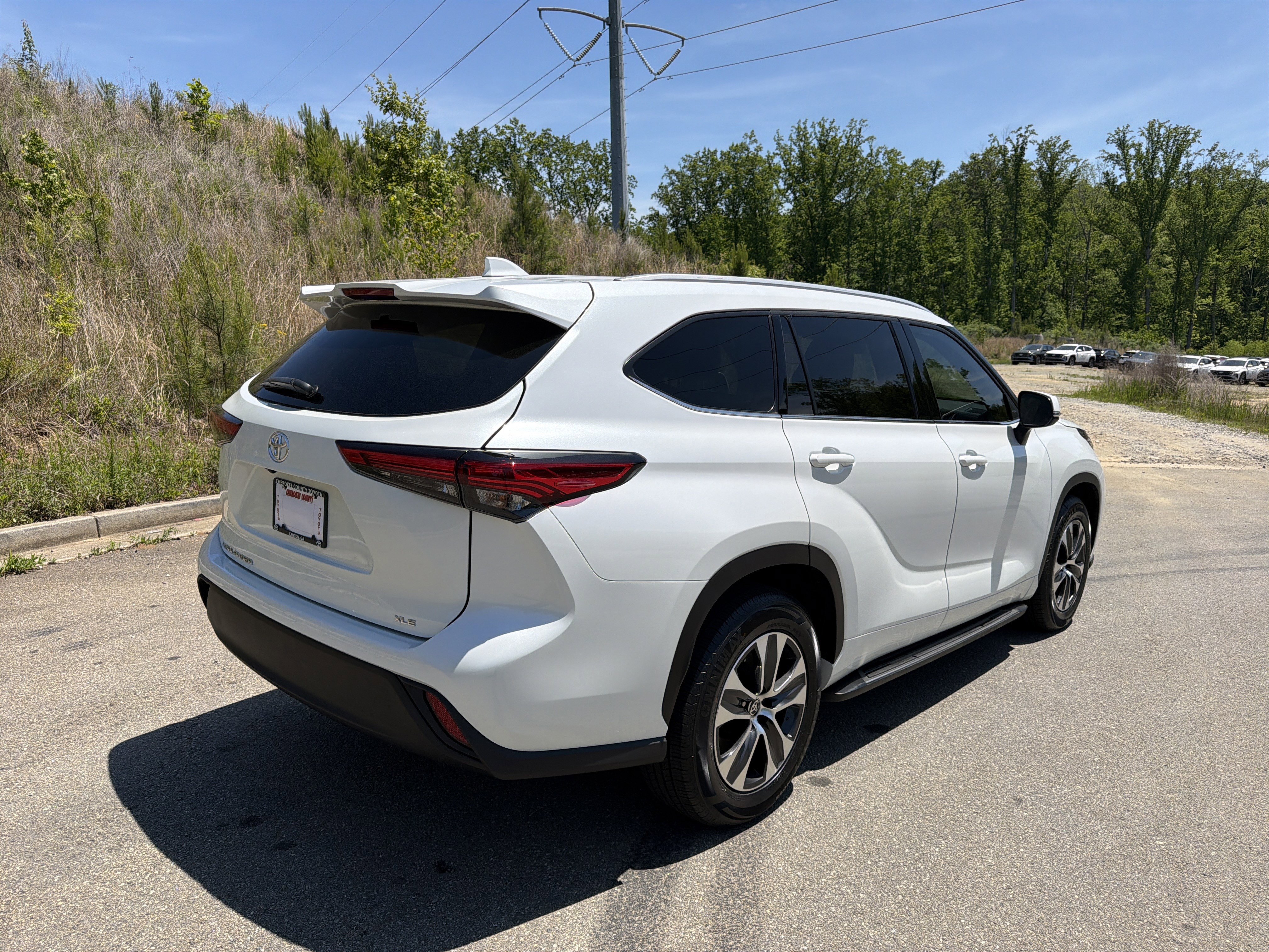Used 2022 Toyota Highlander XLE FWD image 5