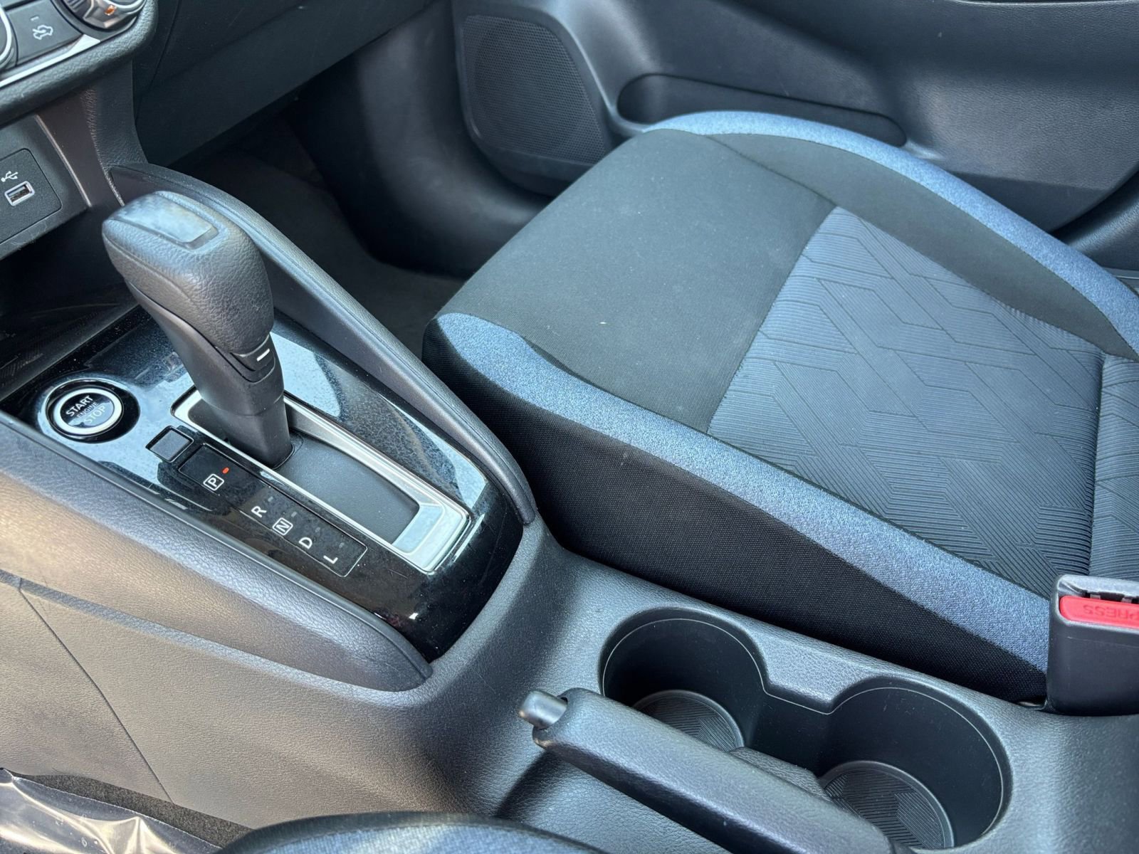 Used 2025 Nissan Versa SV w/ Trunk Package image 41