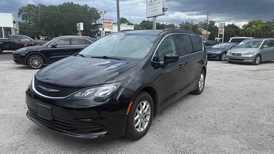 Used 2020 Chrysler Voyager Lxi FWD image 4