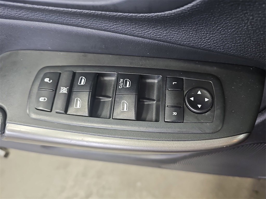 Used 2019 Jeep Cherokee Latitude w/ Cold Weather Group image 25