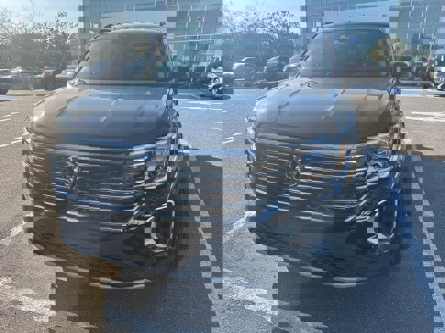 Used 2024 Volkswagen Atlas SE image 2