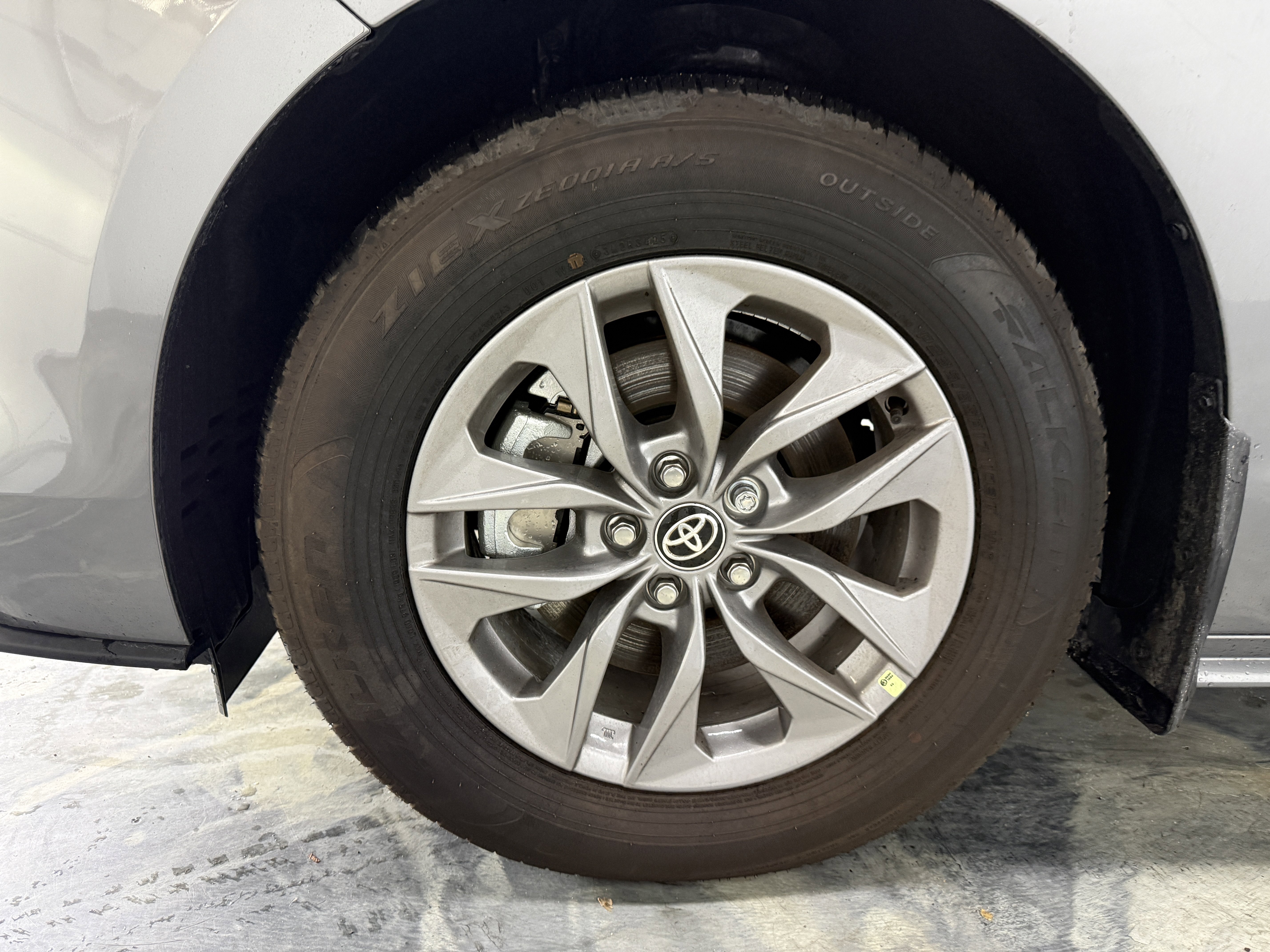 Used 2026 Toyota Sienna XLE image 32