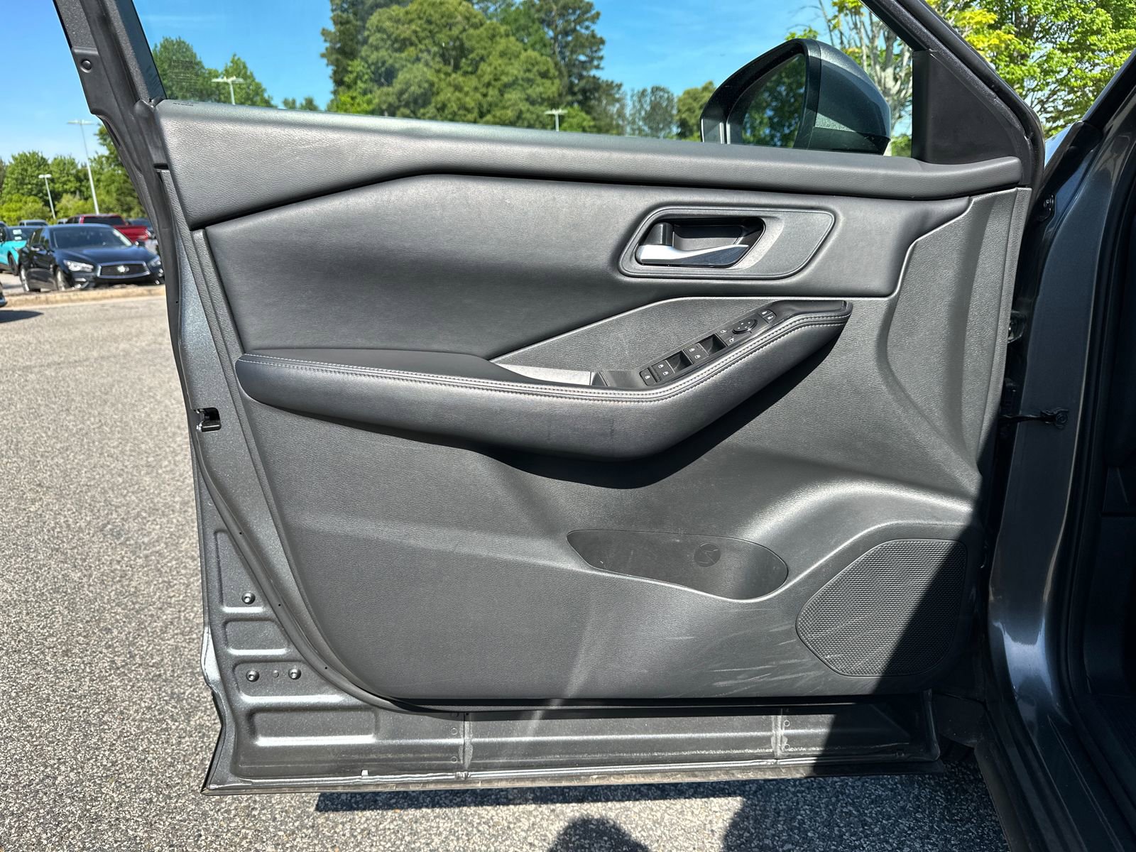 Certified 2024 Nissan Rogue SV FWD image 8