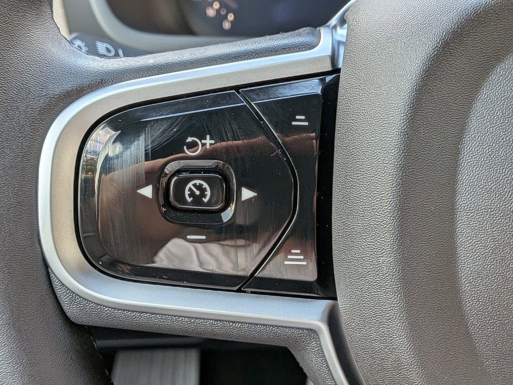 New 2026 Volvo XC90 T8 Plus w/ Protection Package Premier AWD/4WD image 27