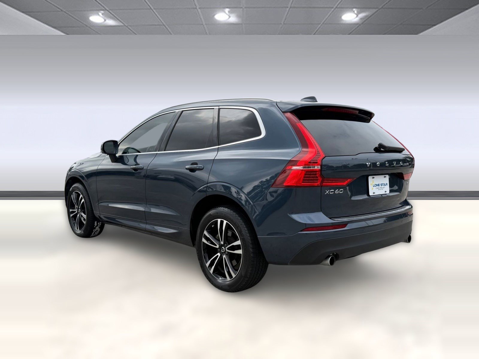 Used 2021 Volvo XC60 T5 Momentum w/ Premium Package AWD/4WD image 3