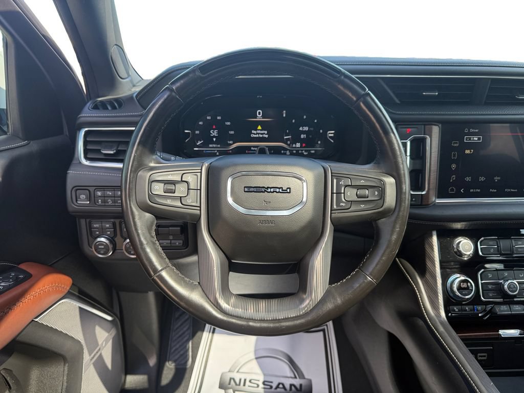 Used 2023 GMC Yukon XL Denali Ultimate AWD/4WD image 13