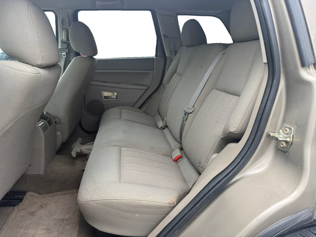 Used 2006 Jeep Grand Cherokee Laredo w/ Cargo Convenience Group RWD image 13