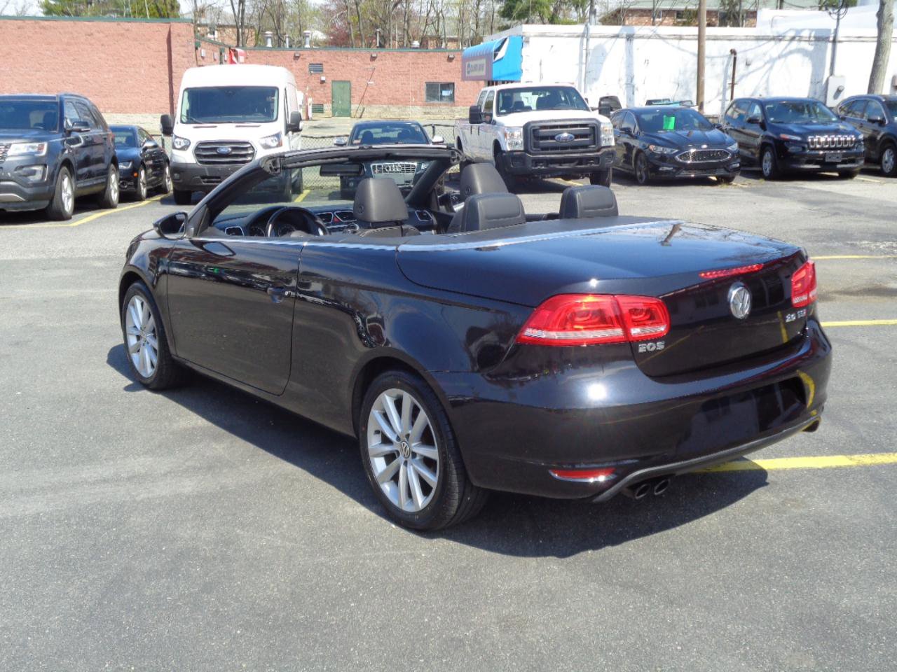 Used 2016 Volkswagen Eos Komfort FWD image 3