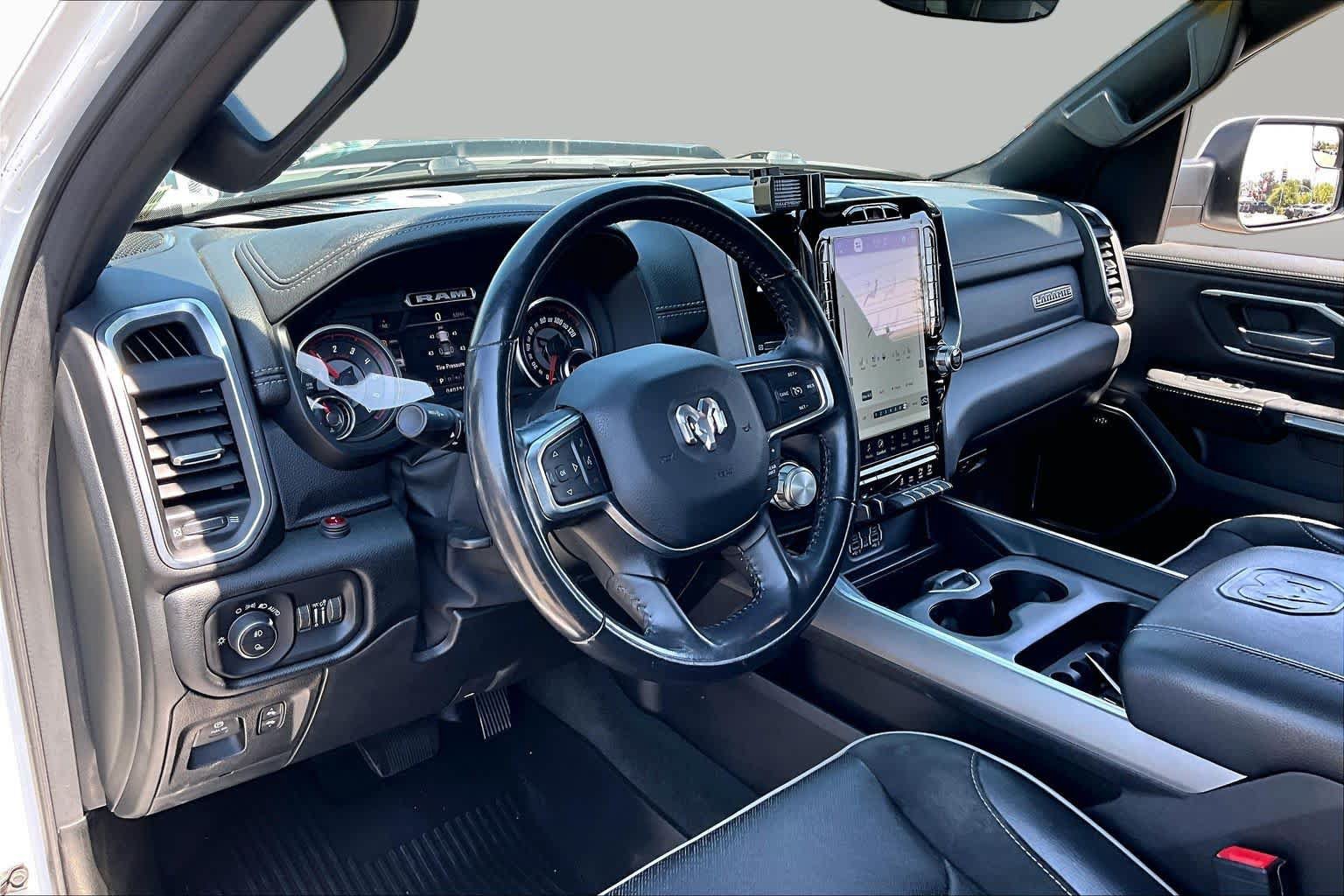 Used 2022 RAM 1500 Laramie w/ Sport Appearance Package AWD/4WD image 17