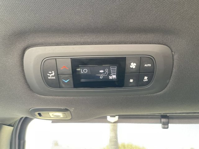 Used 2018 Chrysler Pacifica Touring-L Plus FWD image 22