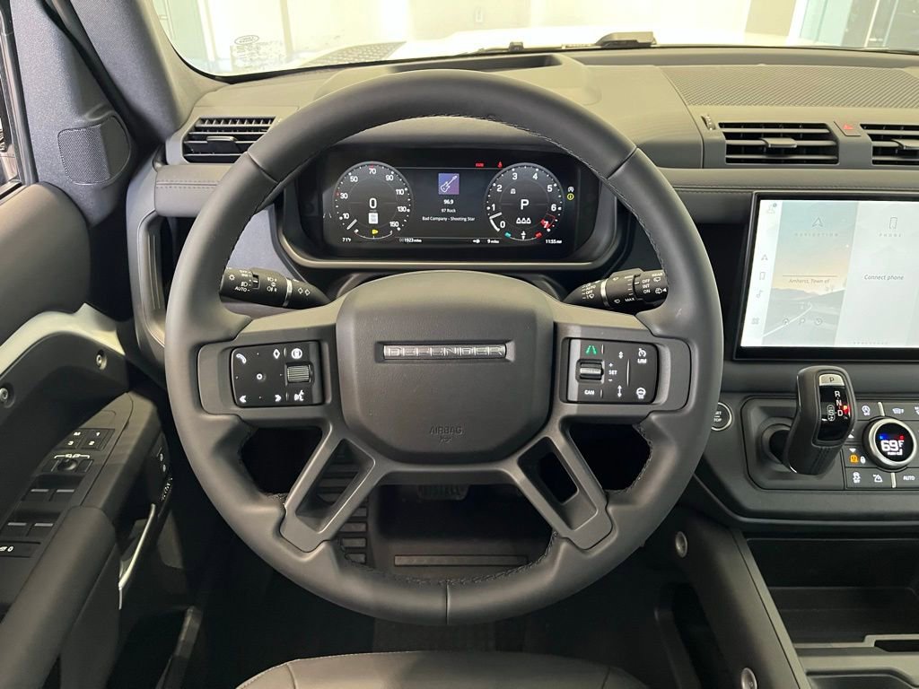 Used 2025 Land Rover Defender 110 X-Dynamic SE image 3