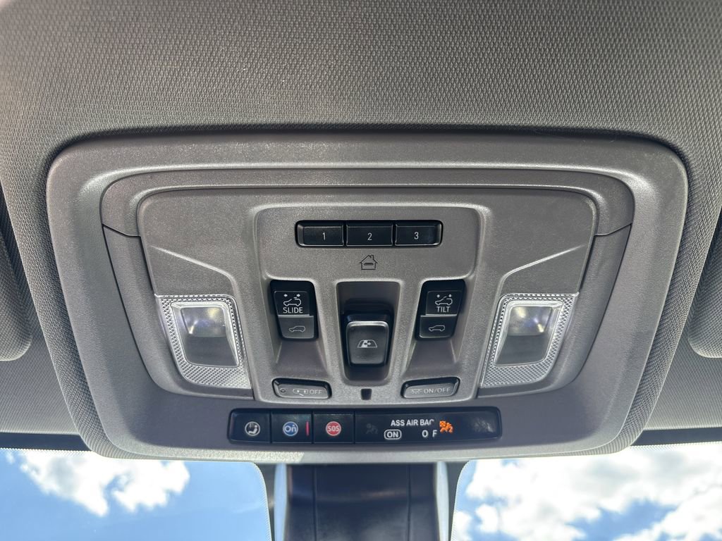 Used 2023 GMC Sierra 3500 Denali w/ Denali Ultimate Package image 25