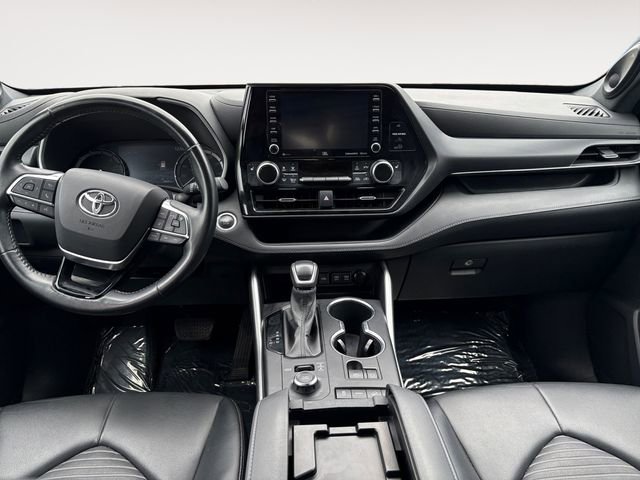 Used 2021 Toyota Highlander XSE AWD/4WD image 10