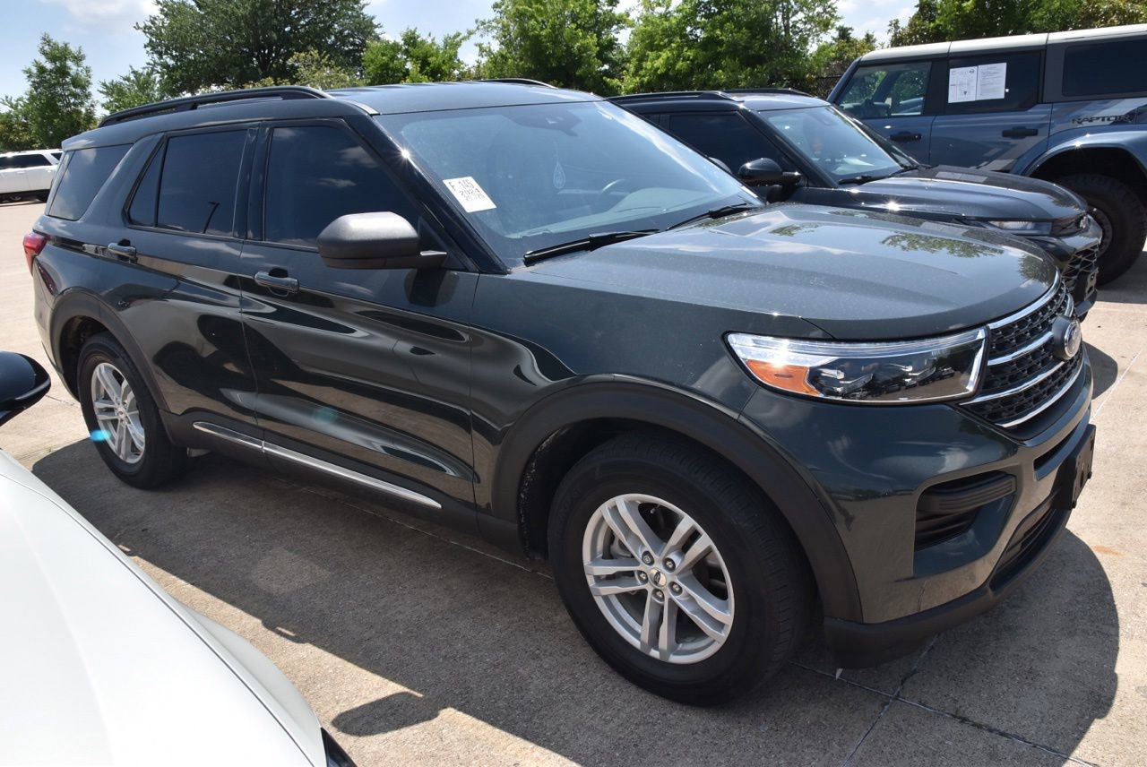 Used 2024 Ford Explorer XLT RWD image 5