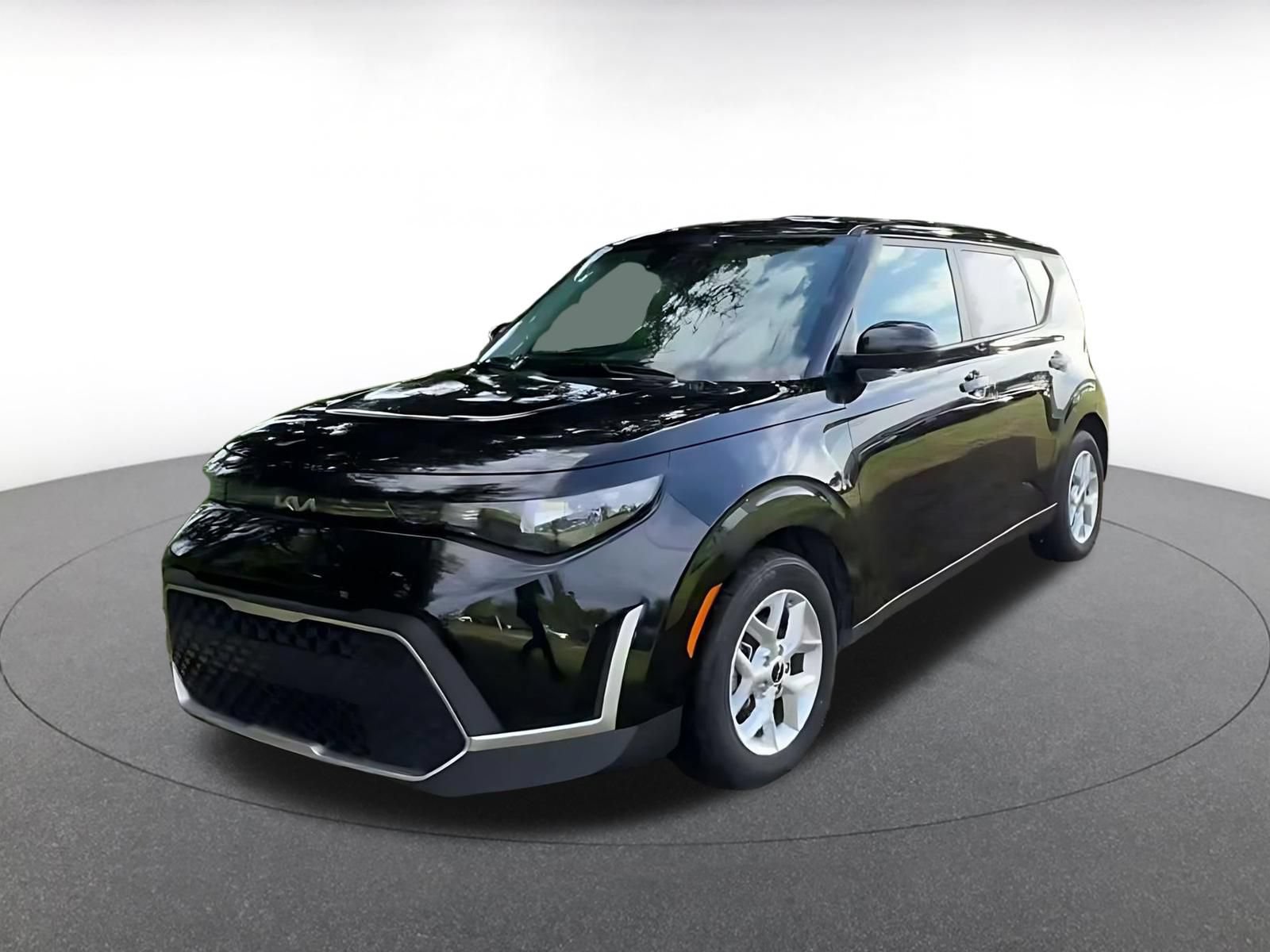 Used 2025 Kia Soul LX w/ LX Technology Package FWD image 6