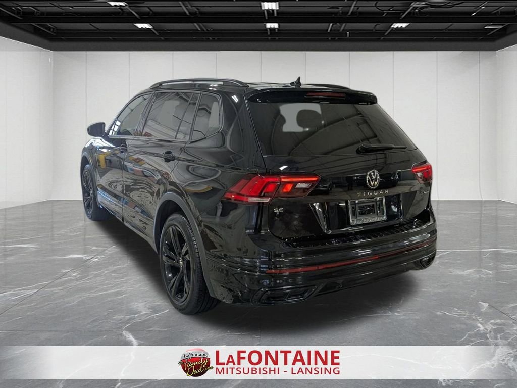 Used 2024 Volkswagen Tiguan SE R-Line image 3