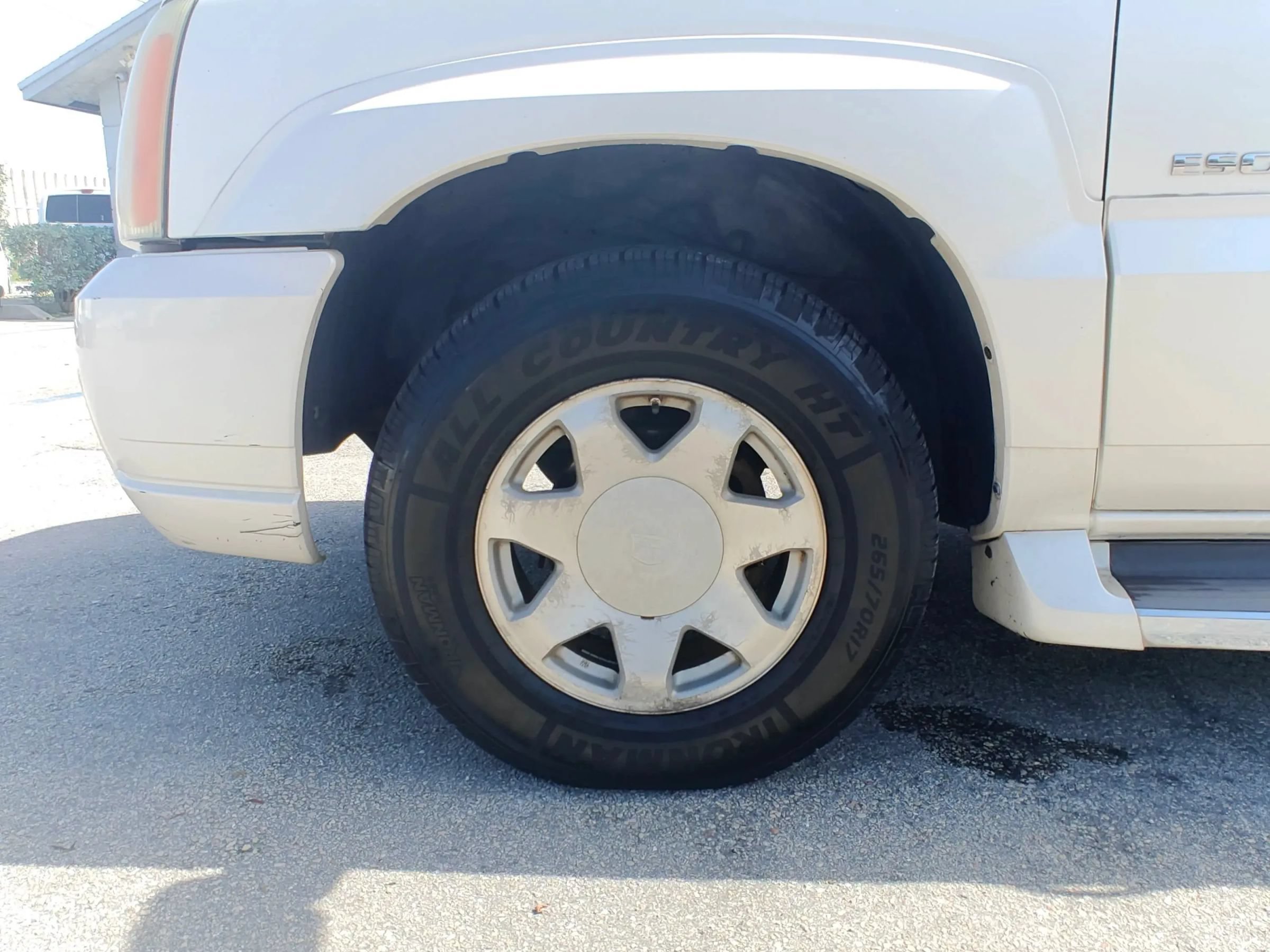 Used 2005 Cadillac Escalade 2WD image 32