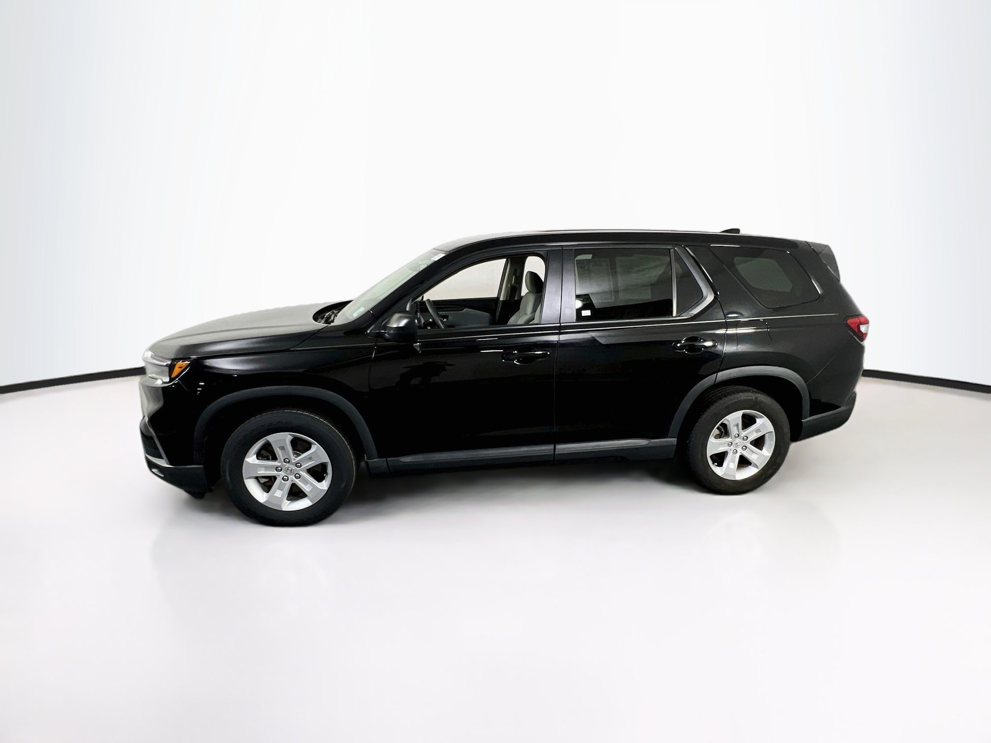 Used 2023 Honda Pilot LX image 8