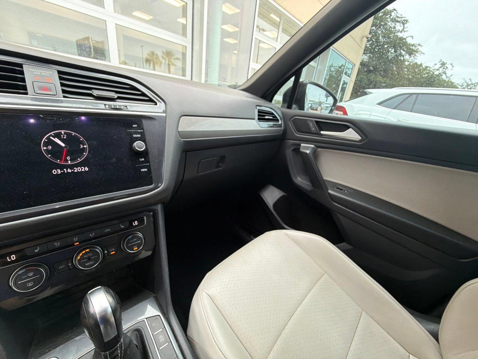 Used 2021 Volkswagen Tiguan SE R-Line FWD image 9