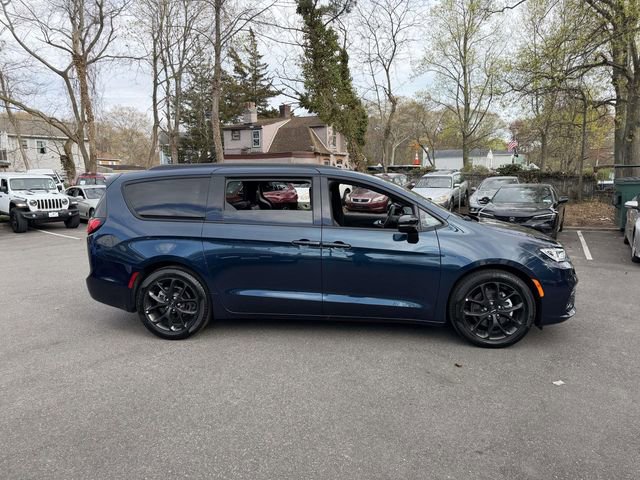 Used 2025 Chrysler Pacifica Limited FWD image 8