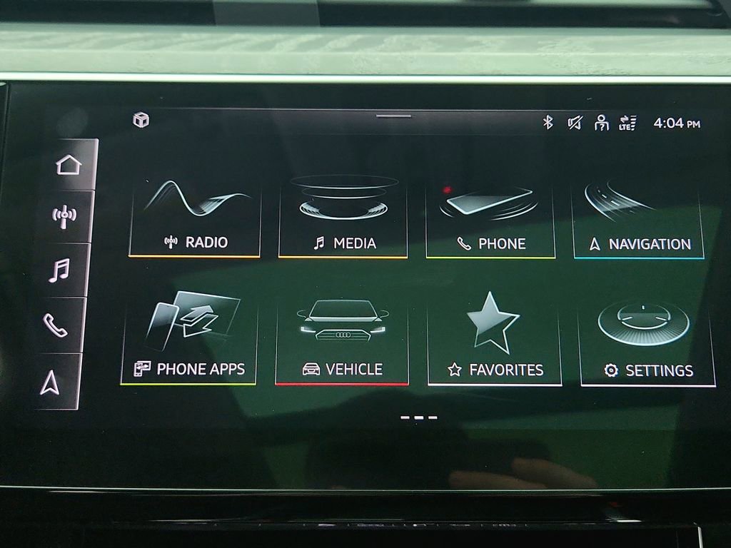 Used 2022 Audi e-tron Premium Plus image 18