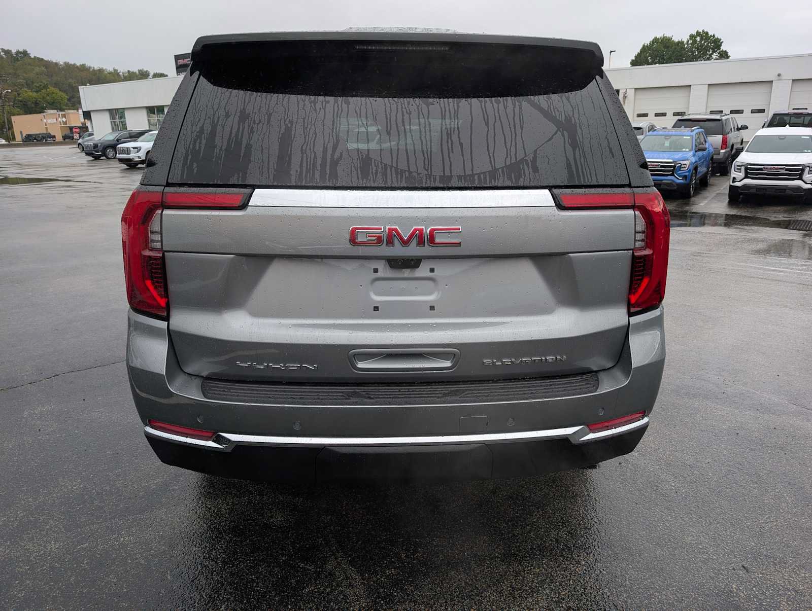 New 2026 GMC Yukon Elevation w/ LPO, Elevation Black Package AWD/4WD image 9