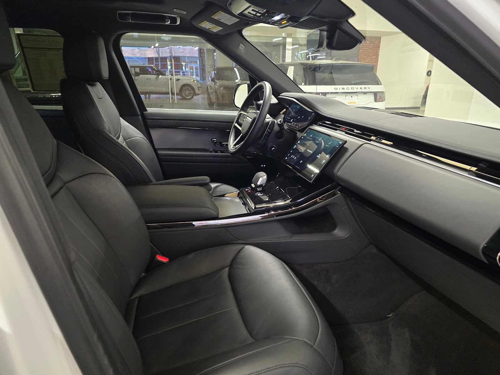 Used 2025 Land Rover Range Rover Sport image 12