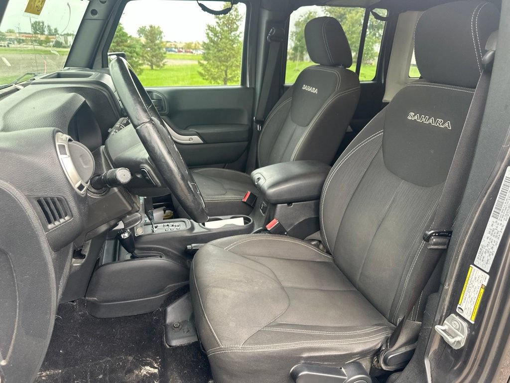 Used 2016 Jeep Wrangler Unlimited Sahara w/ Dual Top Group AWD/4WD image 15