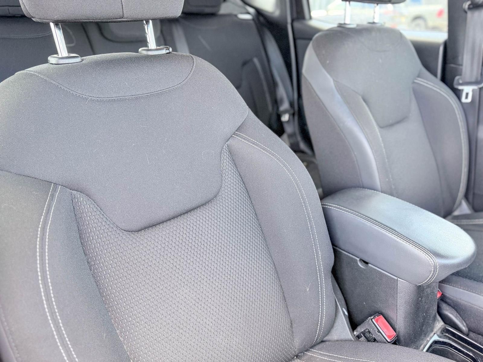 Used 2022 Jeep Renegade Altitude w/ Convenience Group image 14