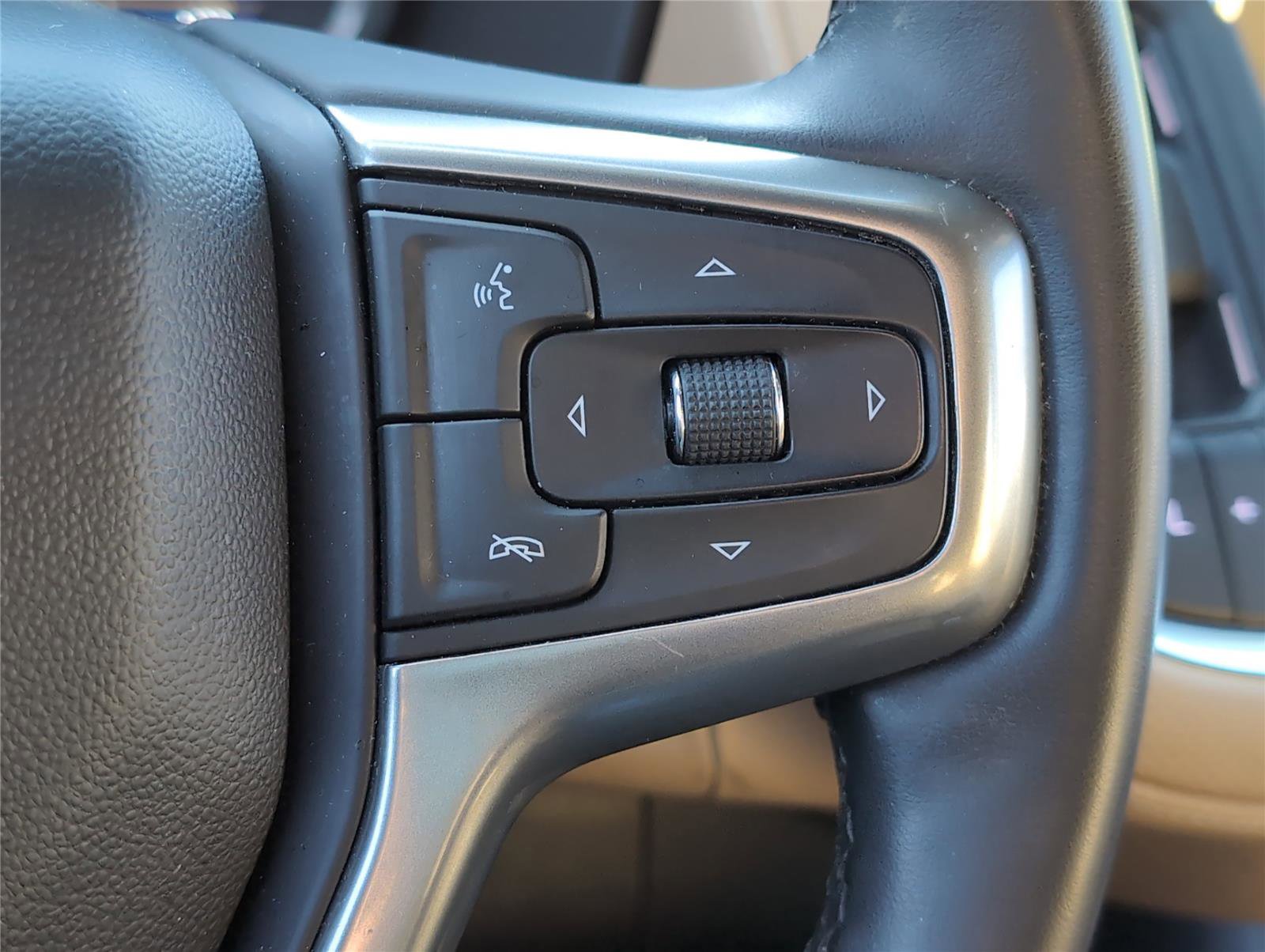 Used 2023 Chevrolet Suburban Premier w/ Premium Package image 21