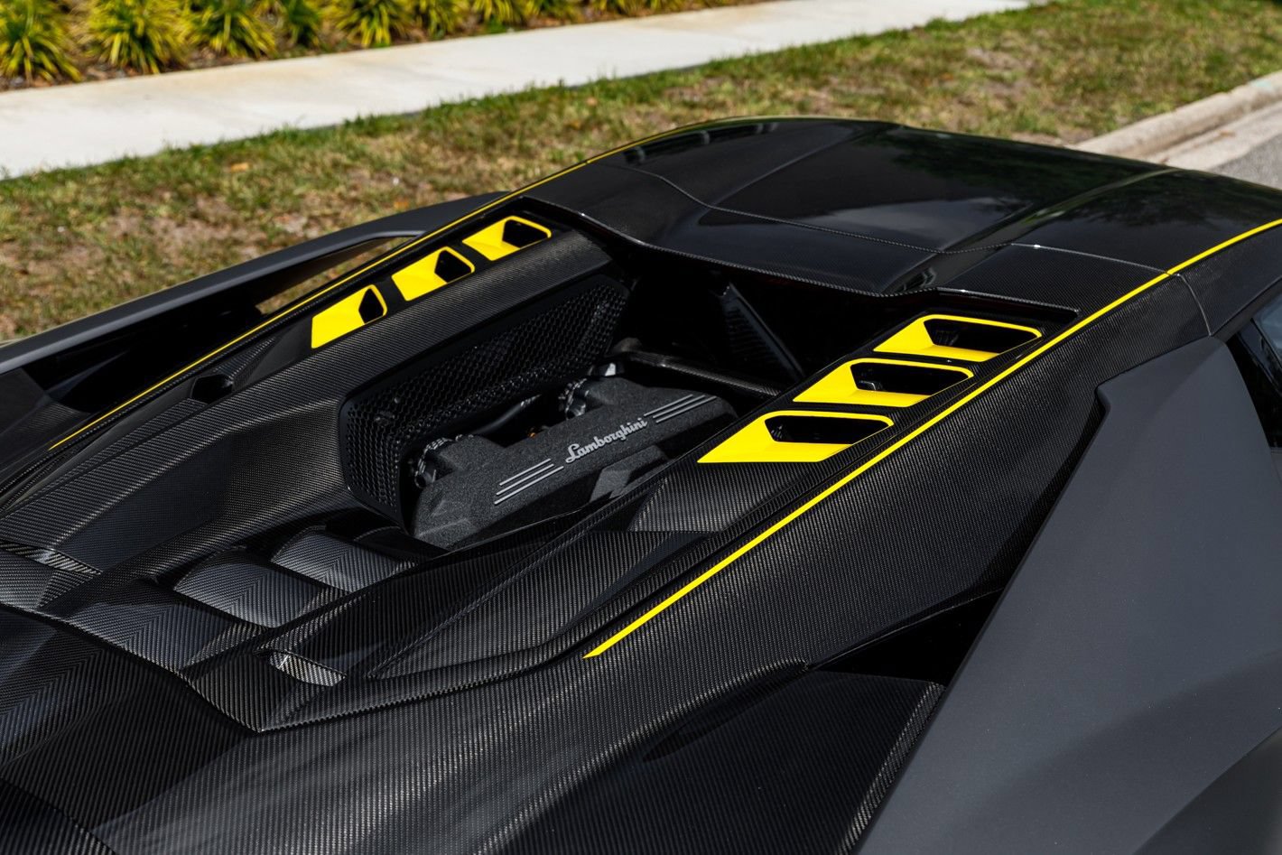 Used 2025 Lamborghini Revuelto AWD/4WD image 37