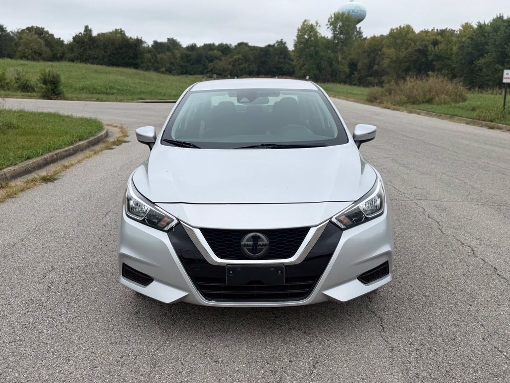 Used 2021 Nissan Versa SV FWD image 3