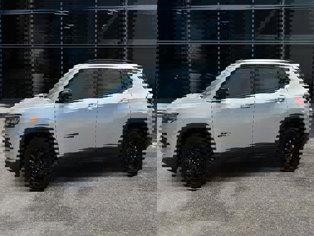 New 2026 Jeep Compass Latitude image 4