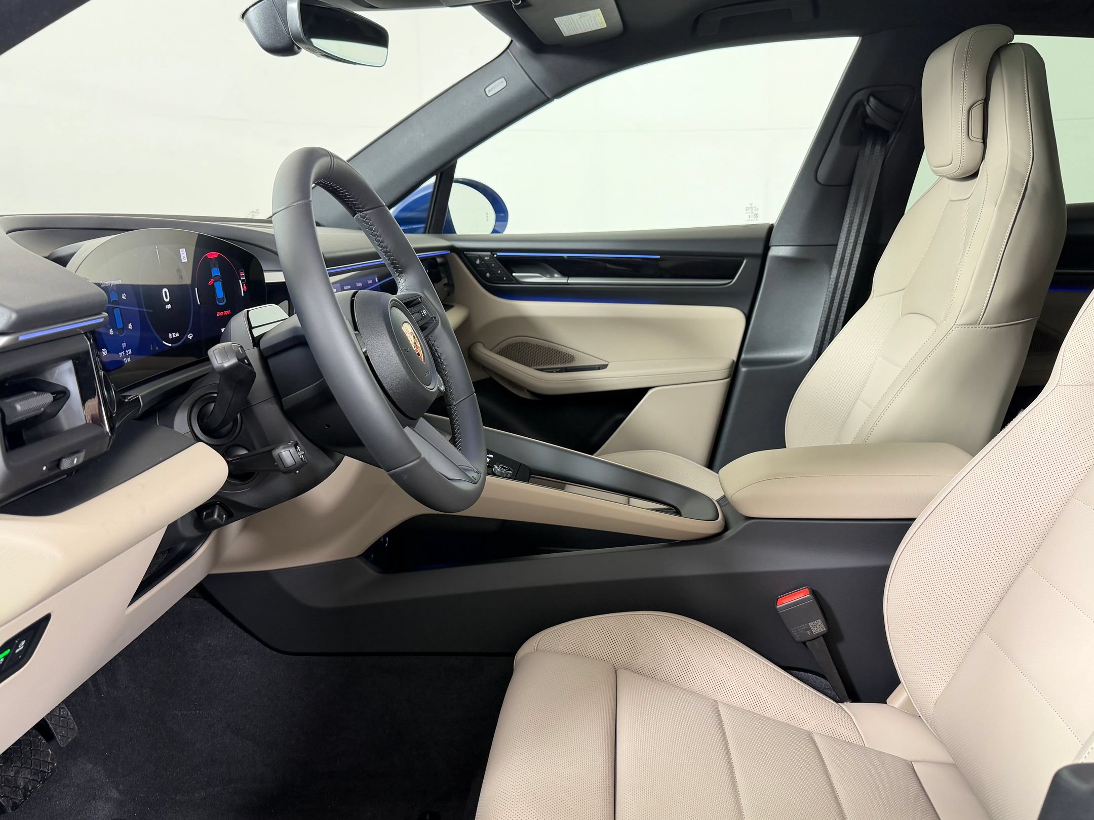Used 2026 Porsche Macan Electric RWD image 5