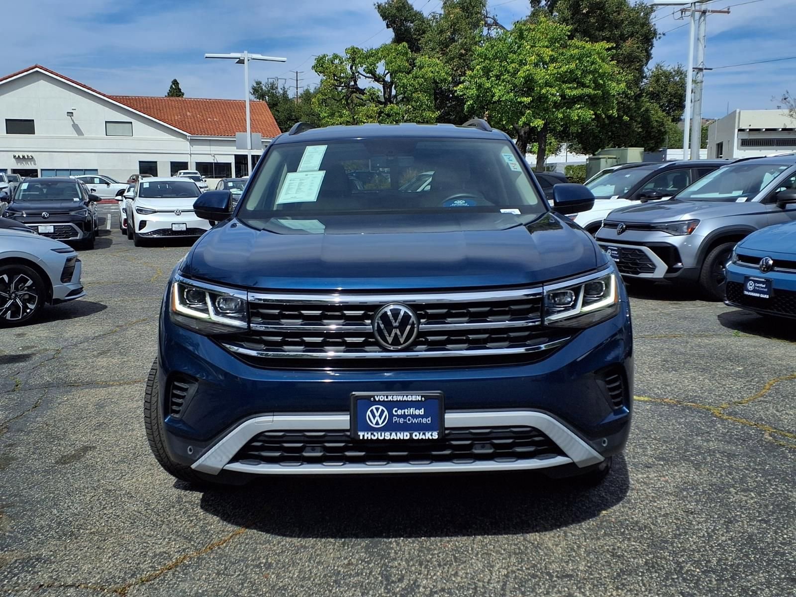 Certified 2022 Volkswagen Atlas SE w/ Black Wheel Package image 2
