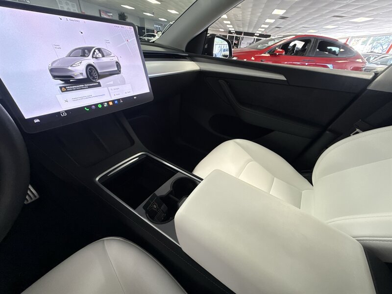 Used 2024 Tesla Model Y Performance AWD/4WD image 31