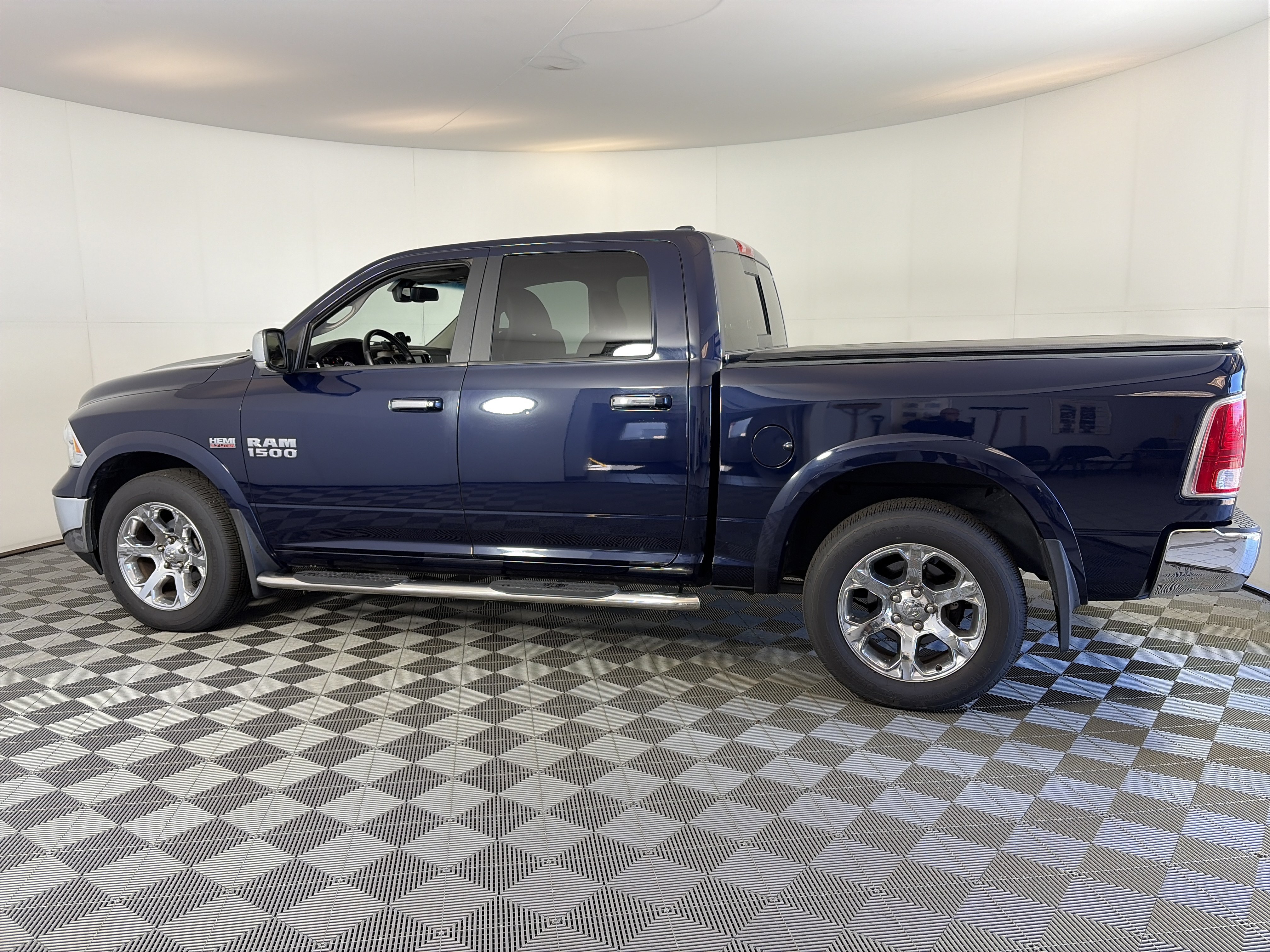Used 2017 RAM 1500 Laramie AWD/4WD image 8