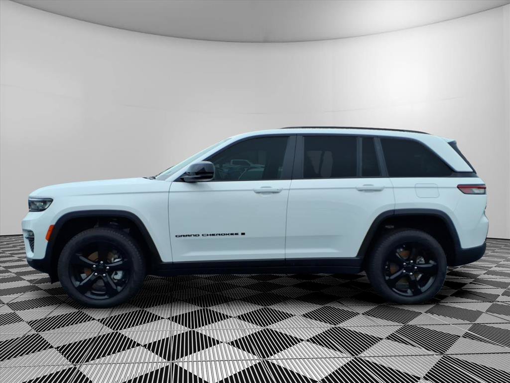Used 2023 Jeep Grand Cherokee Limited w/ Luxury Tech Group II AWD/4WD image 23