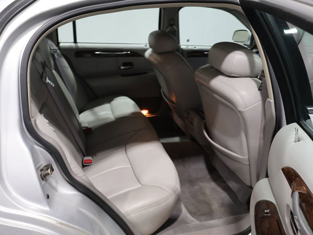 Used 2000 Lincoln Town Car Cartier image 20