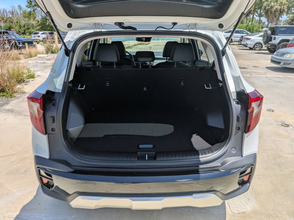 Certified 2025 Kia Seltos EX w/ EX Sunroof Package FWD image 12