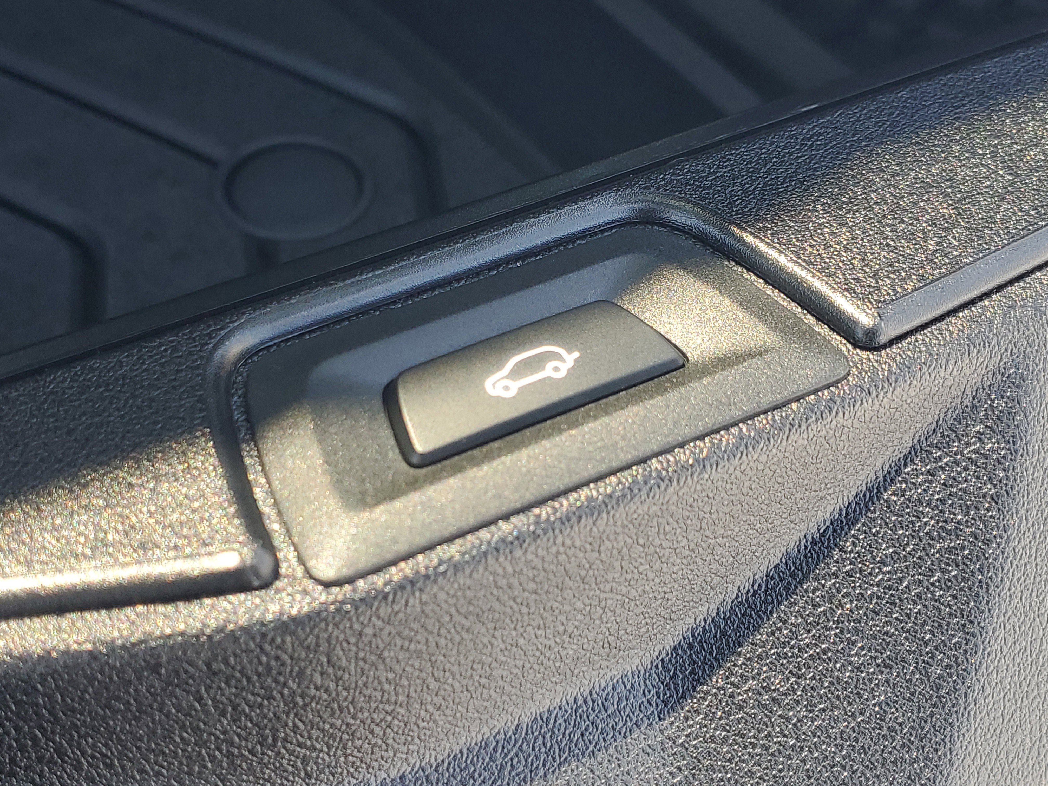 Used 2025 BMW X5 sDrive40i w/ Executive Package RWD image 9