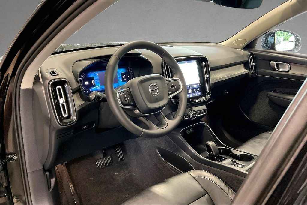 Certified 2024 Volvo XC40 B5 Core AWD/4WD image 18