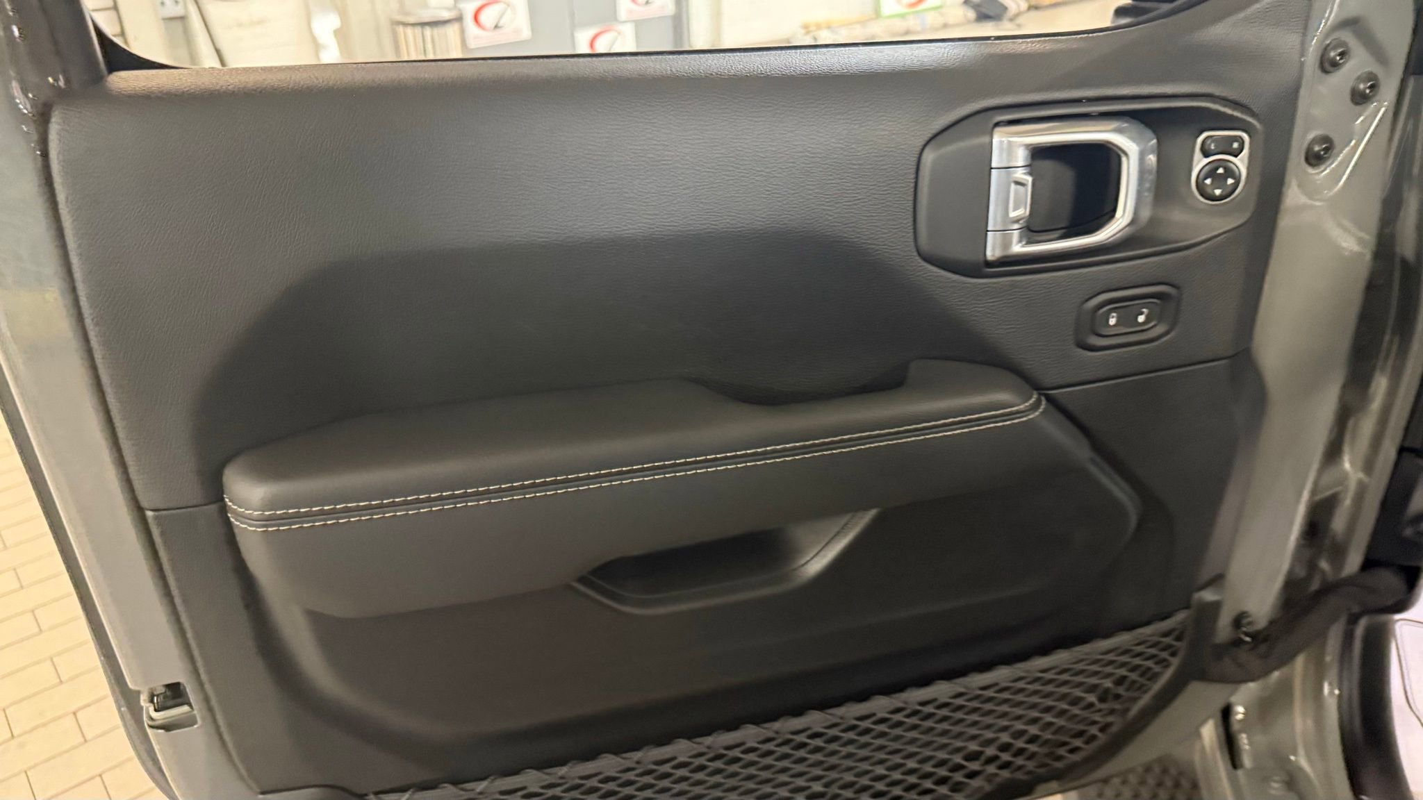 Used 2021 Jeep Wrangler Unlimited Sahara image 40