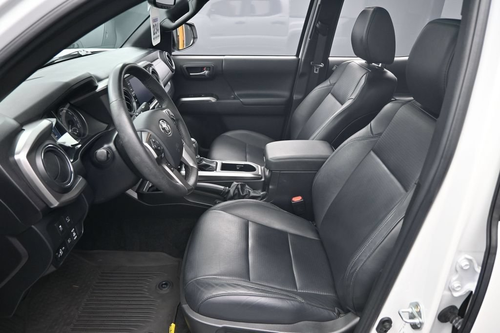 Used 2023 Toyota Tacoma Limited AWD/4WD image 11