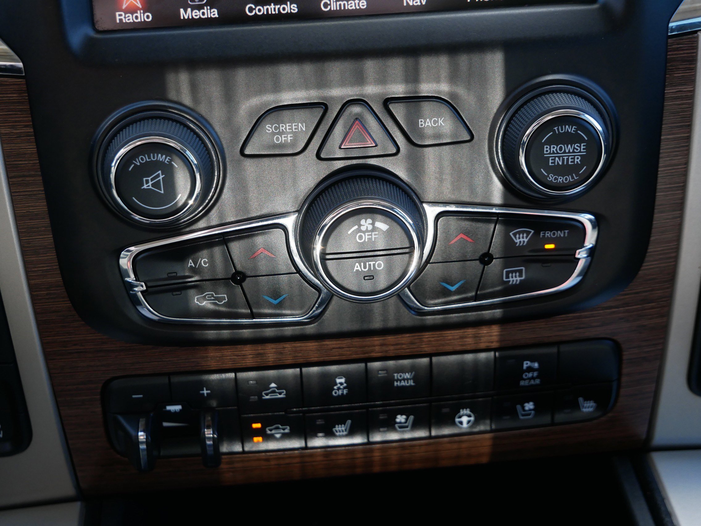 Used 2014 RAM 1500 Laramie w/ Trailer Tow Group image 26