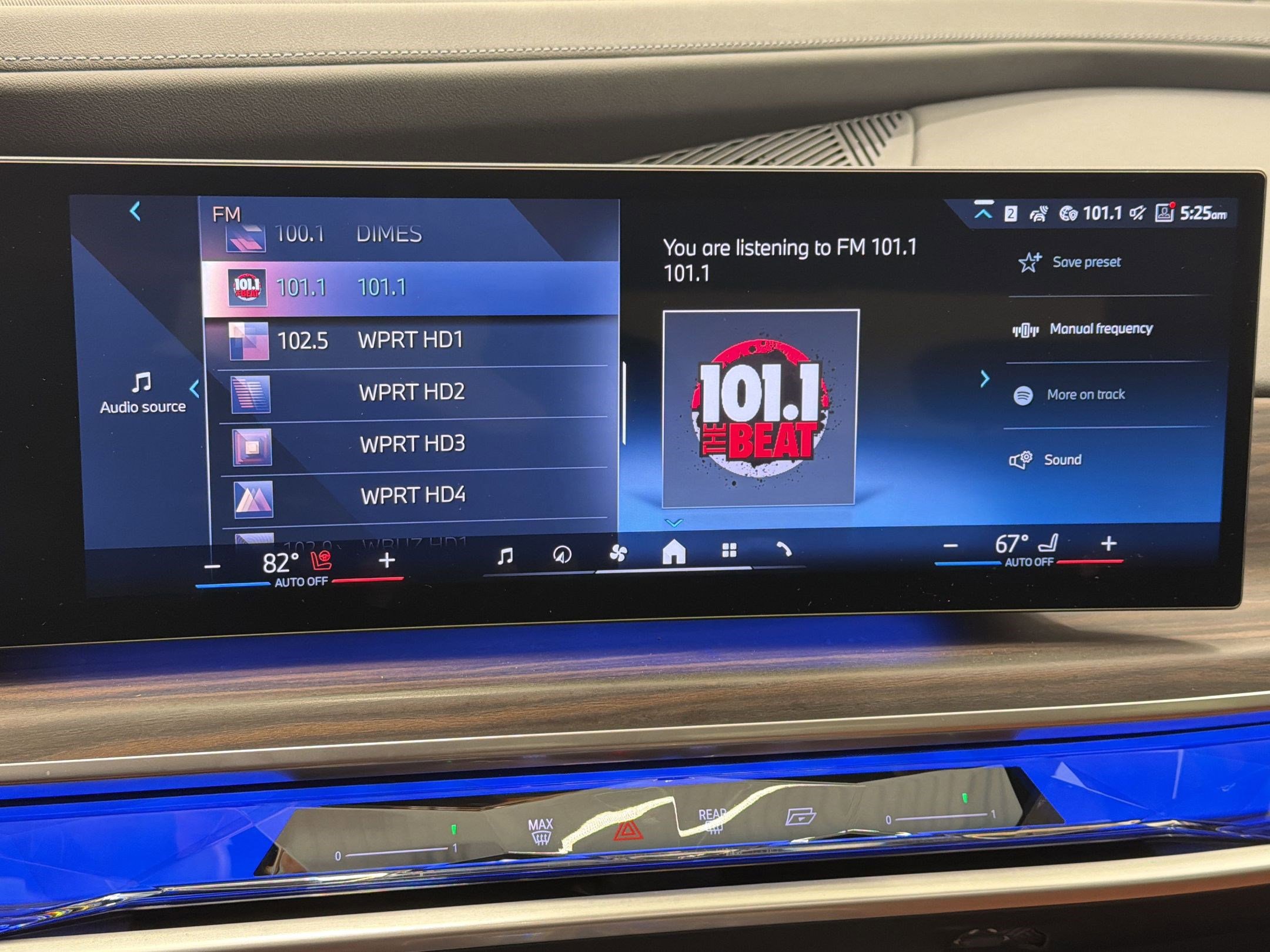 Certified 2023 BMW 760i xDrive w/ Executive Package image 22