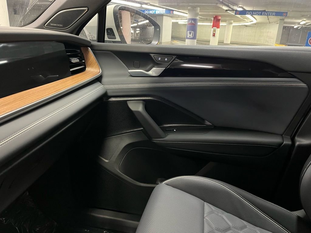 New 2026 Volkswagen Tiguan SEL R-Line image 32